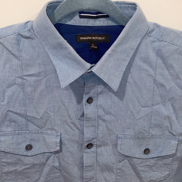 Banana Republic. Men’s Collared Short Sleeve - Picture 2 of 3
